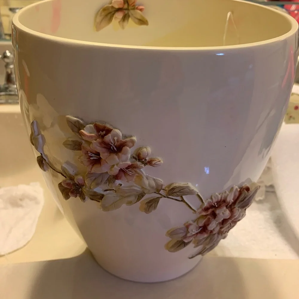 Vintage Raised (3D) Roses Waste Basket only